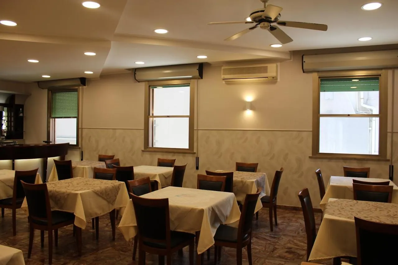 Hotel Mora Rimini 0*,