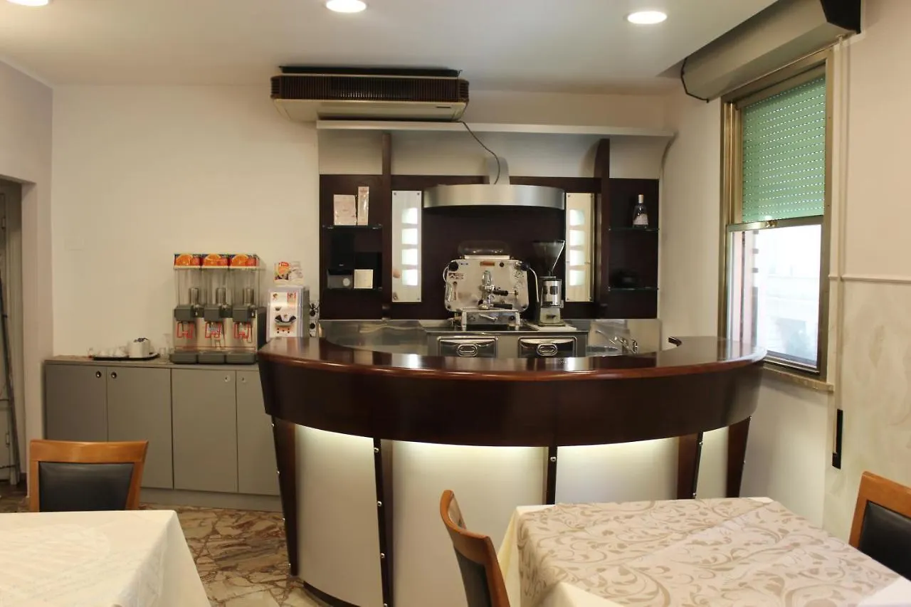 Hotel Mora Rimini 0*,  İtalya